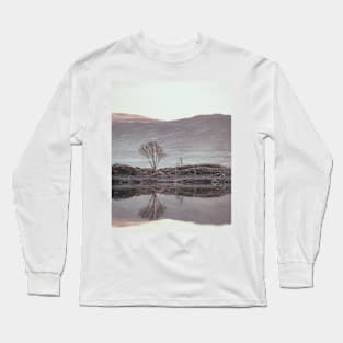 'Still Loch, Frosty Winter's Morning', Loch Rannoch, Glencoe. Long Sleeve T-Shirt